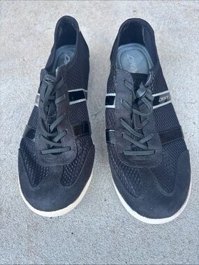 DKNY Size 6 Women’s Sneakers